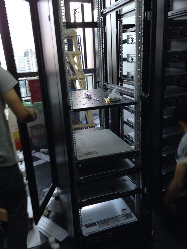 配置高效能的成都服务器以应对业务高峰期